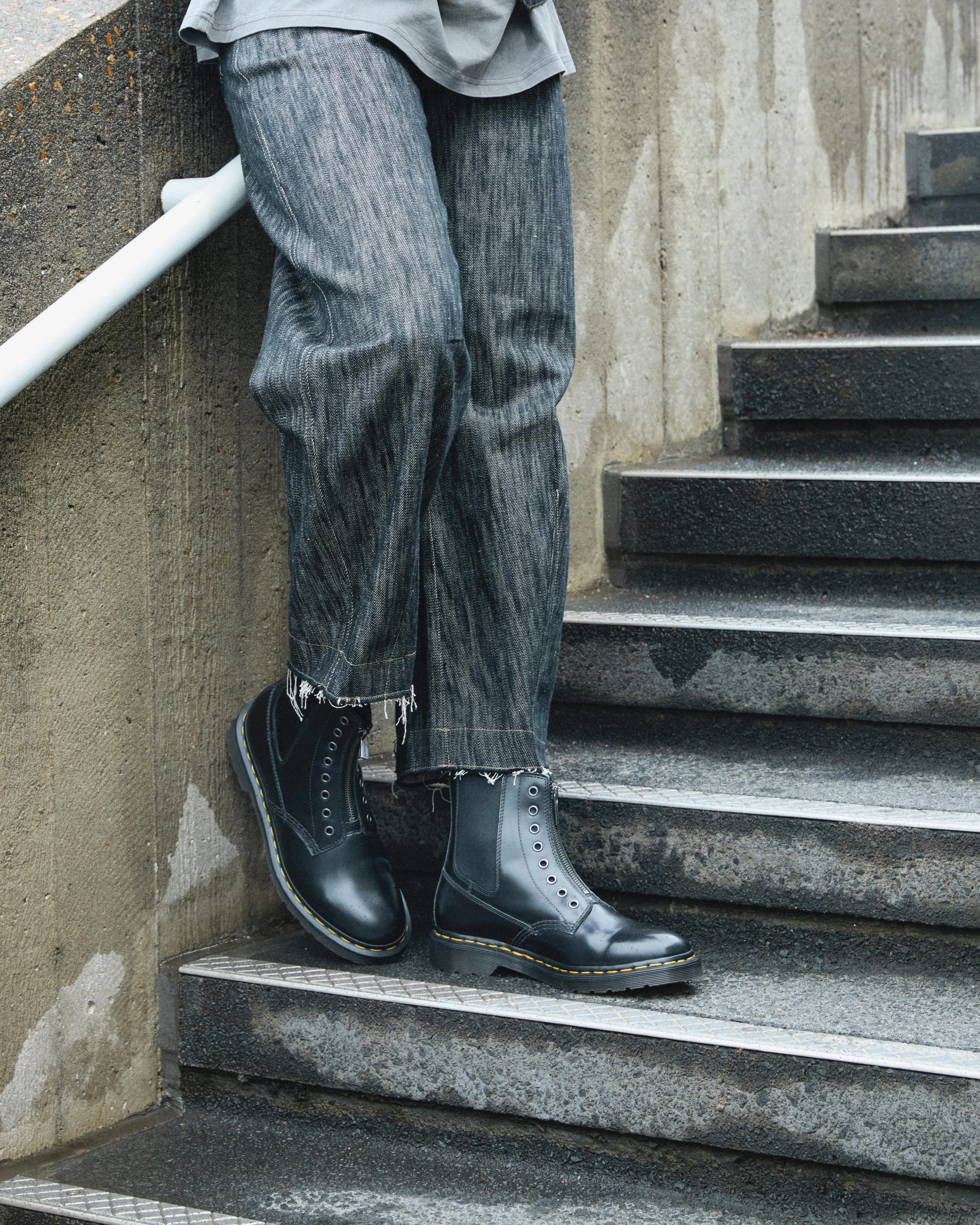 1460 Gusset Polished Smooth Leather Ankle Boots