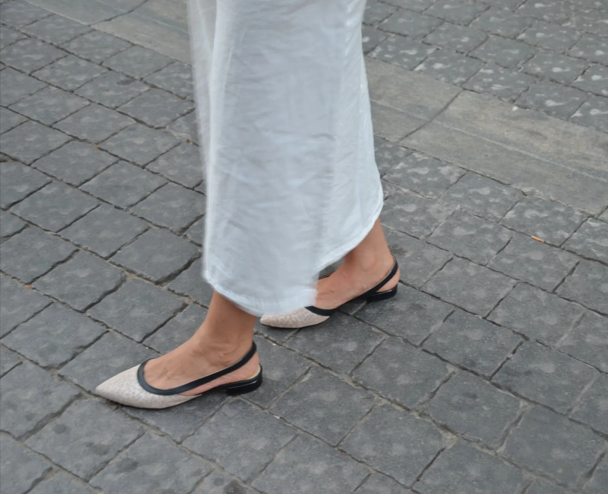 #15 Black & Black strap flats