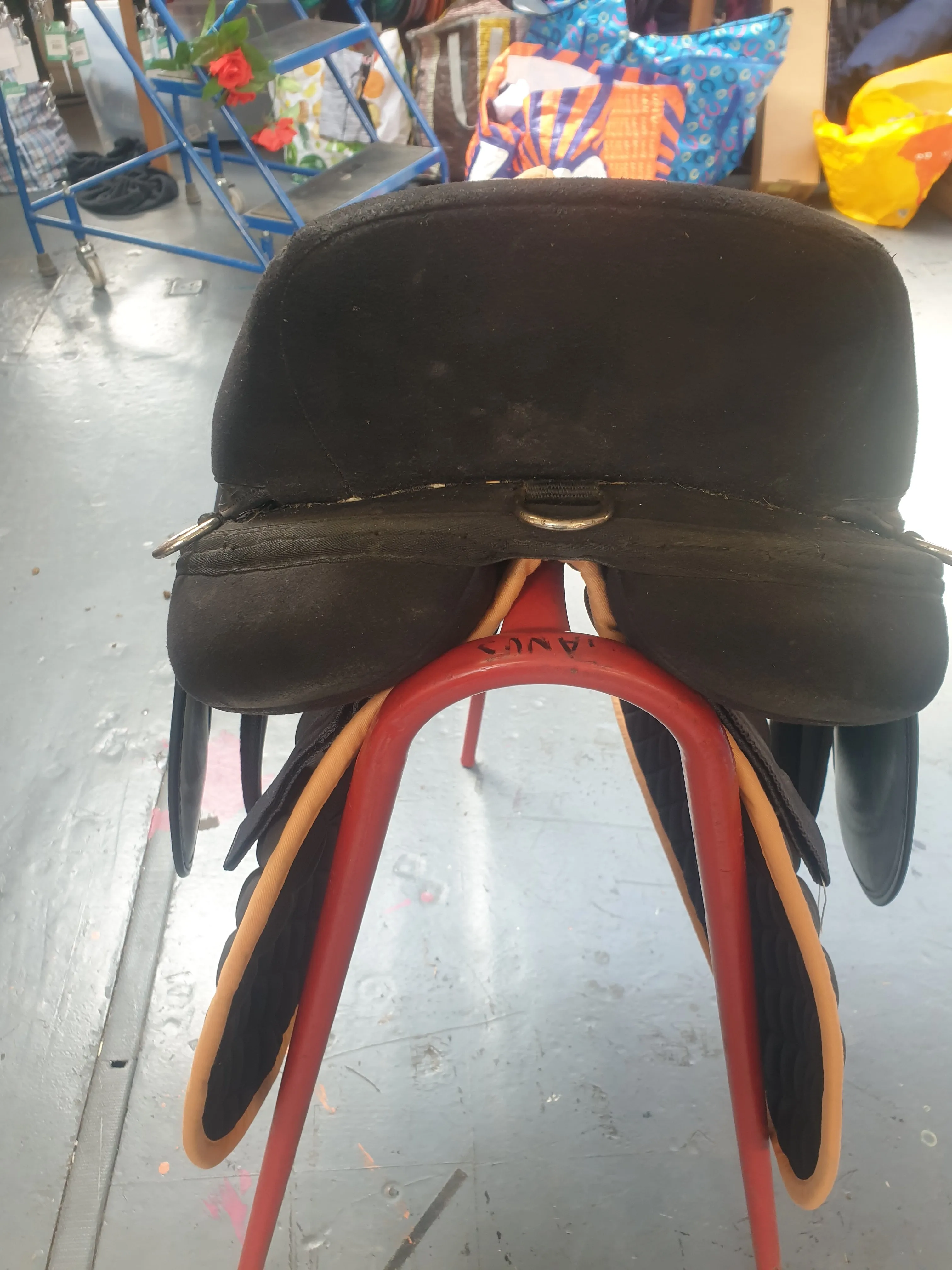 17.5" Extra Wide  Thorowgood Griffin wide saddle