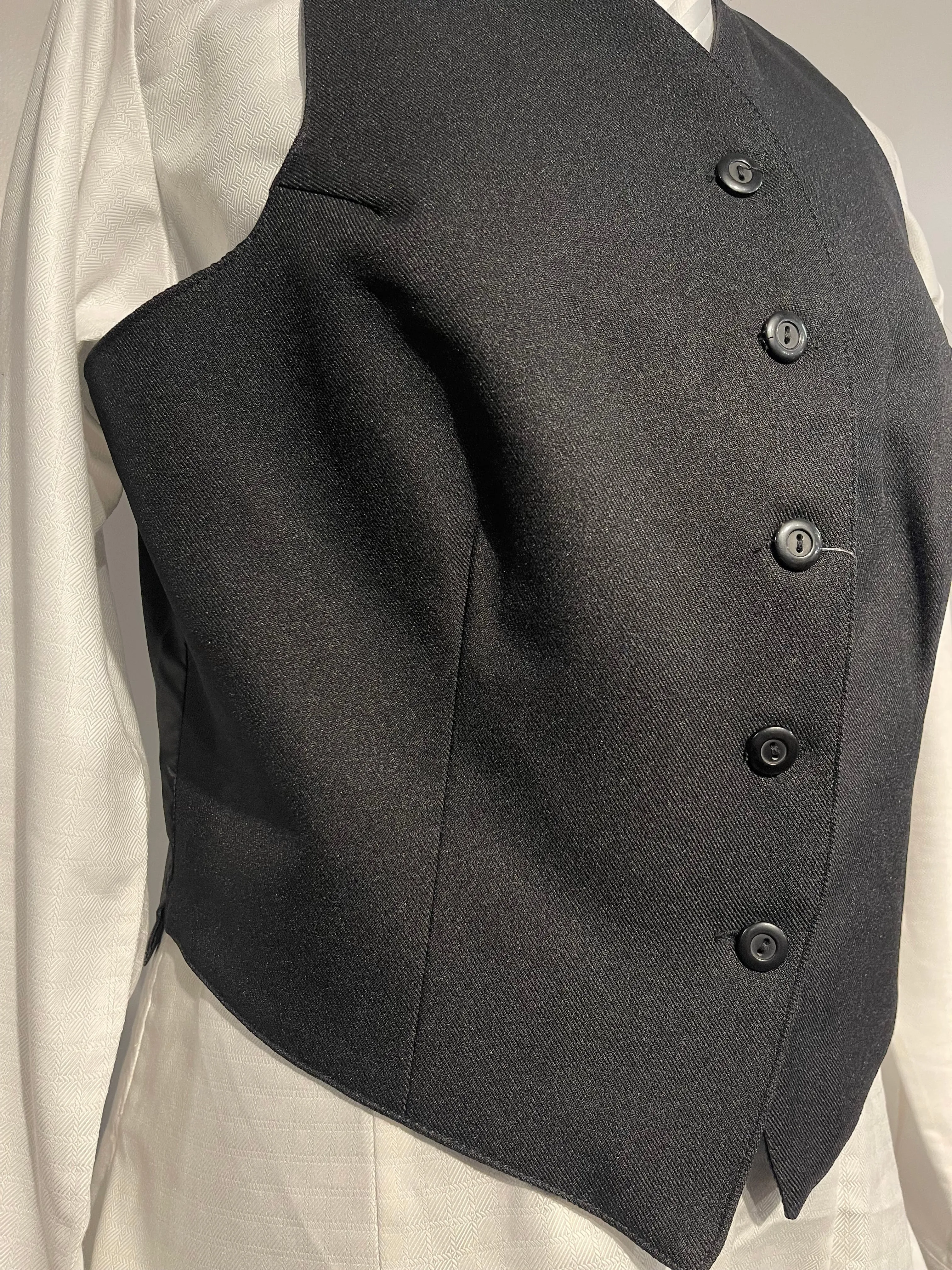 18R Black Poly Vest