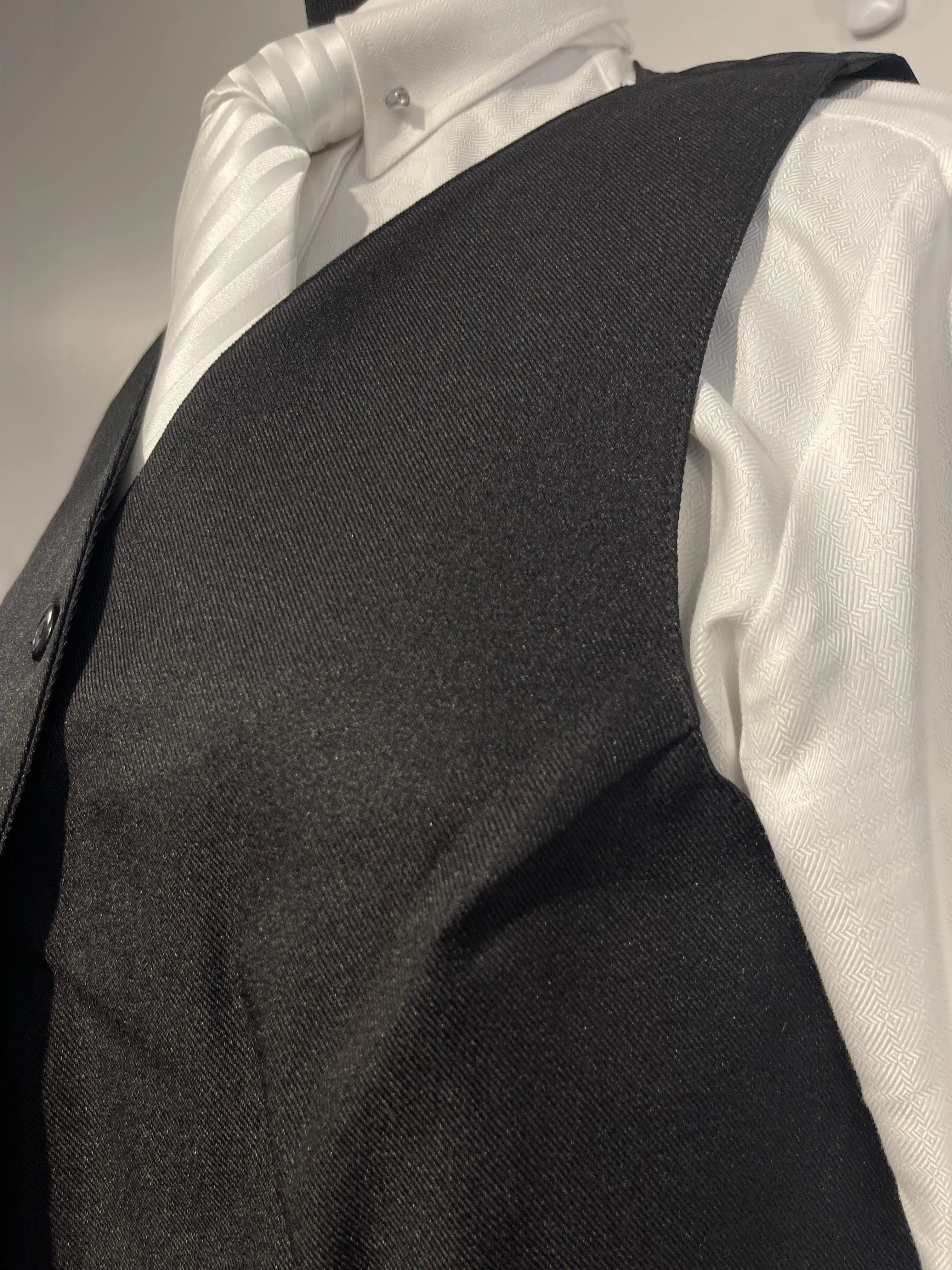 18R Black Poly Vest