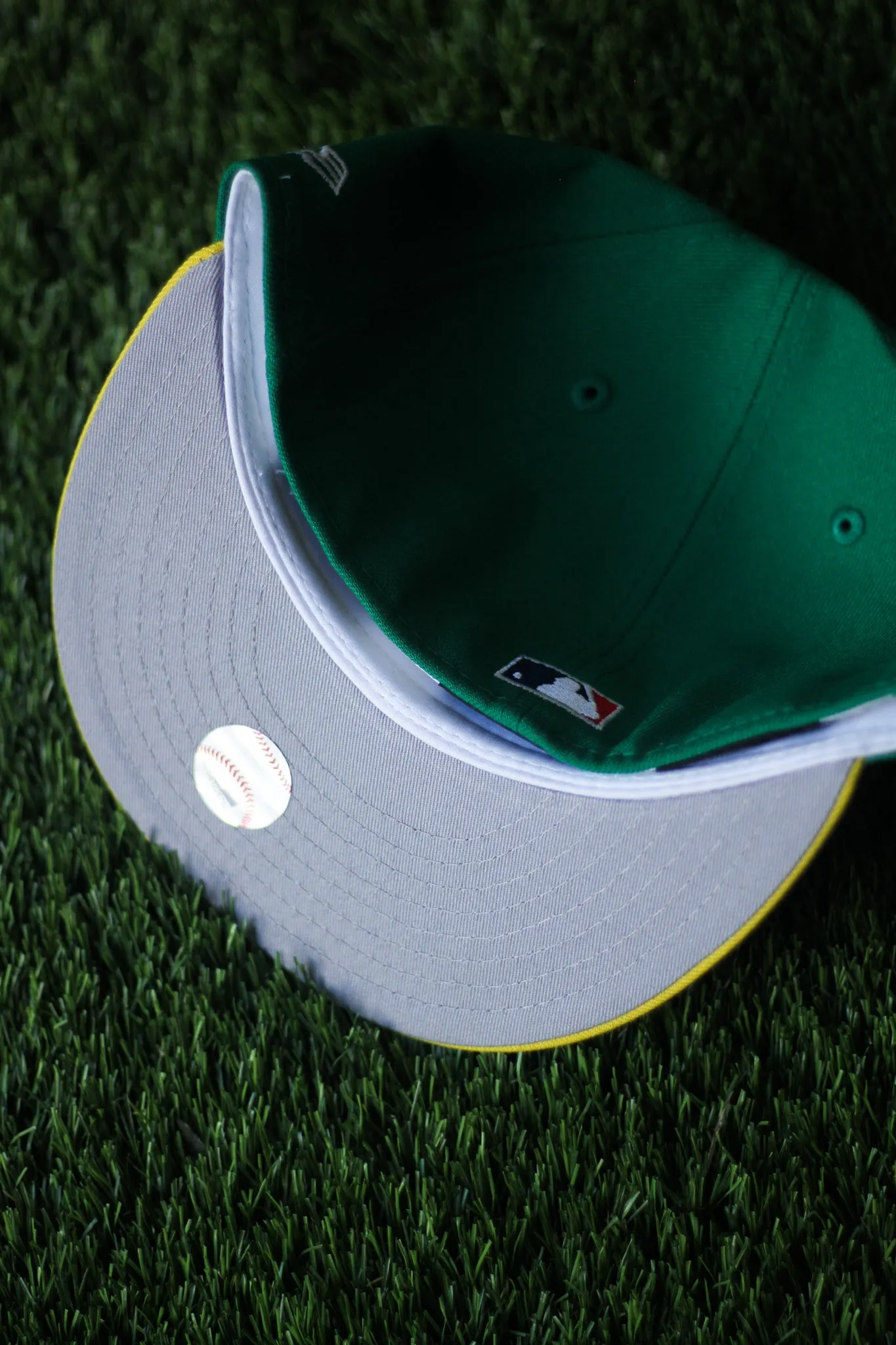 1998 NEW YORK YANKEES BOTANICAL GREEN TWO-TONE FITTED W/ GREY UNDER VISOR