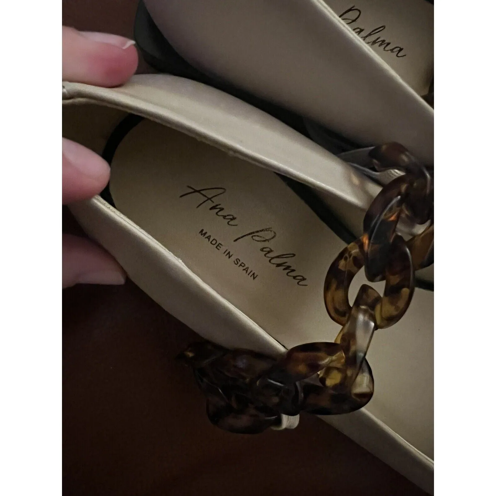 Ana Palma Women’s Cream Leather Flats with Beige Tortoise Chain – EU 40