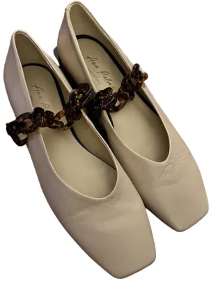 Ana Palma Women’s Cream Leather Flats with Beige Tortoise Chain – EU 40