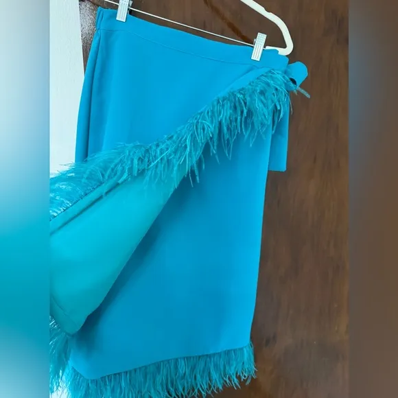 Beautiful blue feather skirt, size M