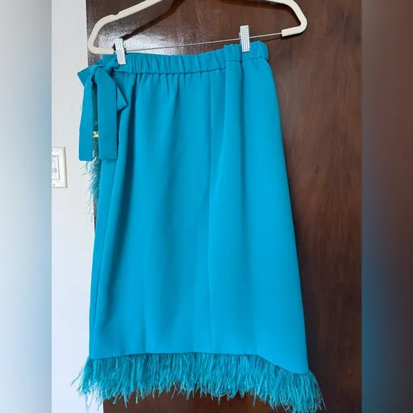 Beautiful blue feather skirt, size M