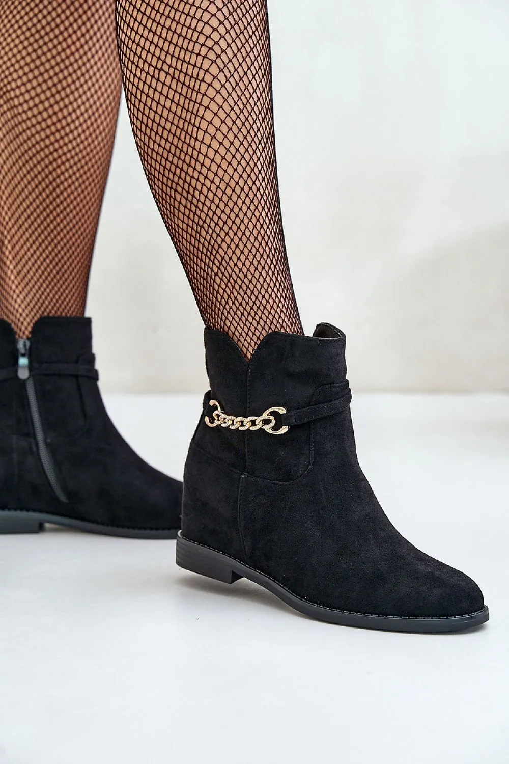 Buskin boots