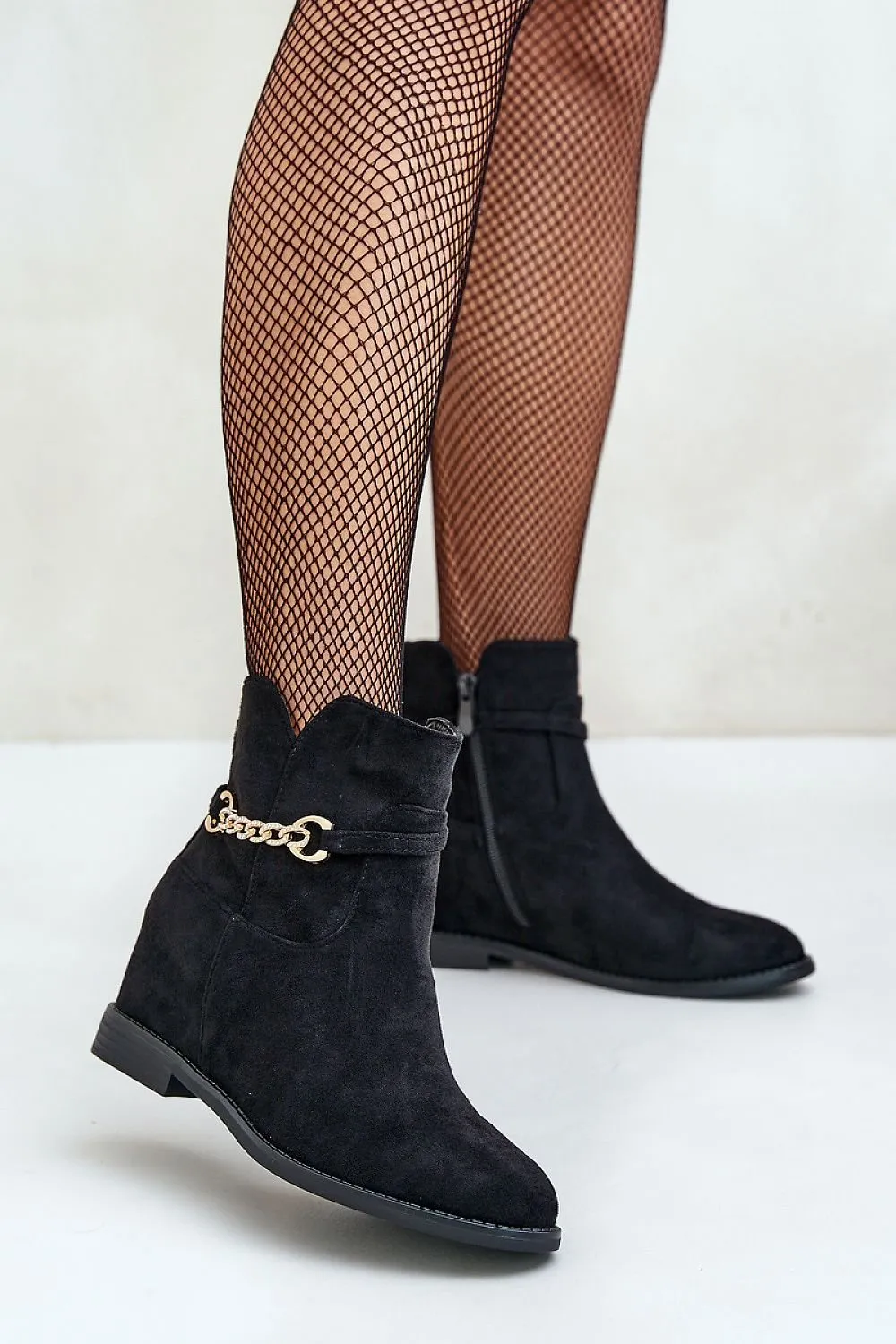 Buskin boots