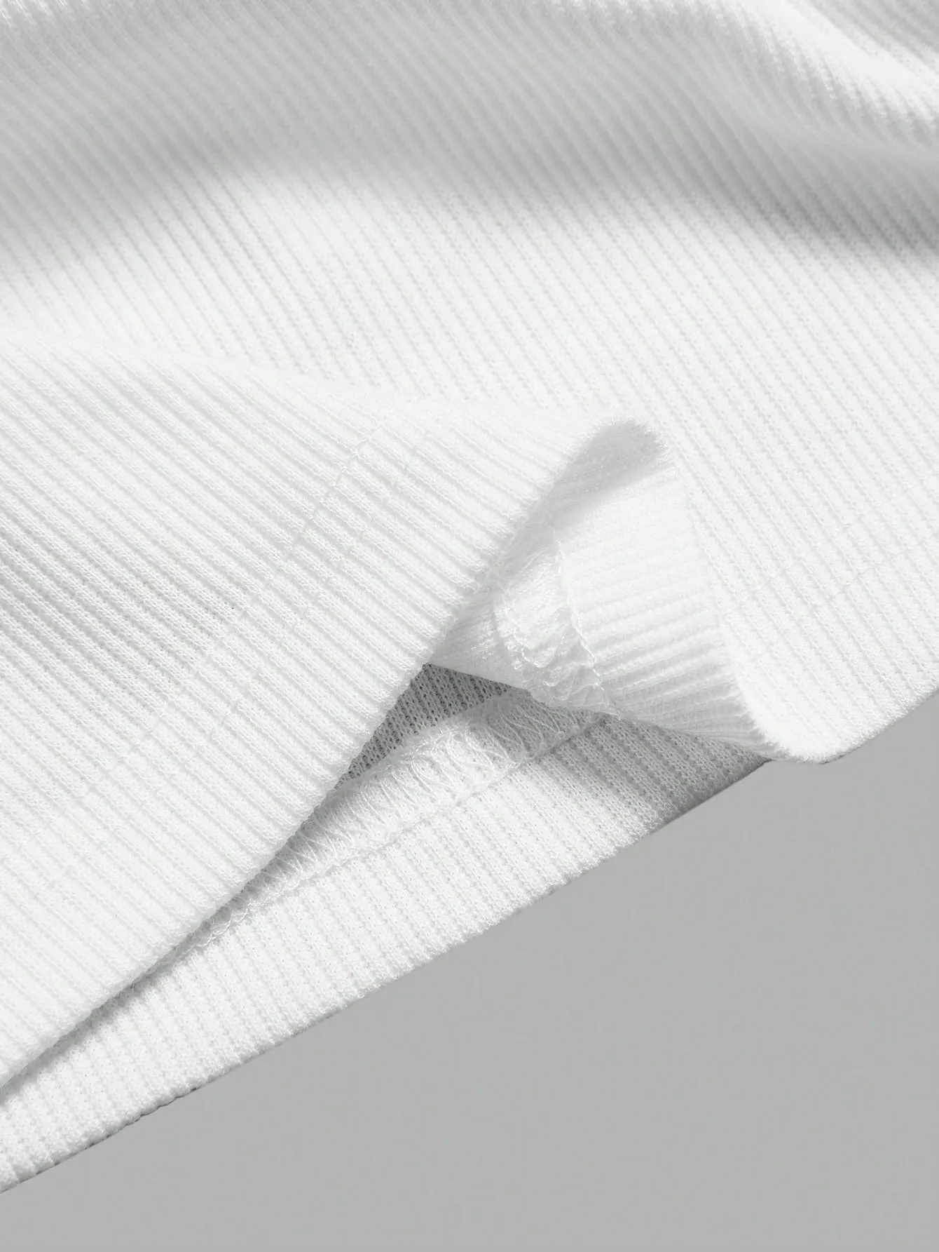 Camiseta sin mangas blanca versátil