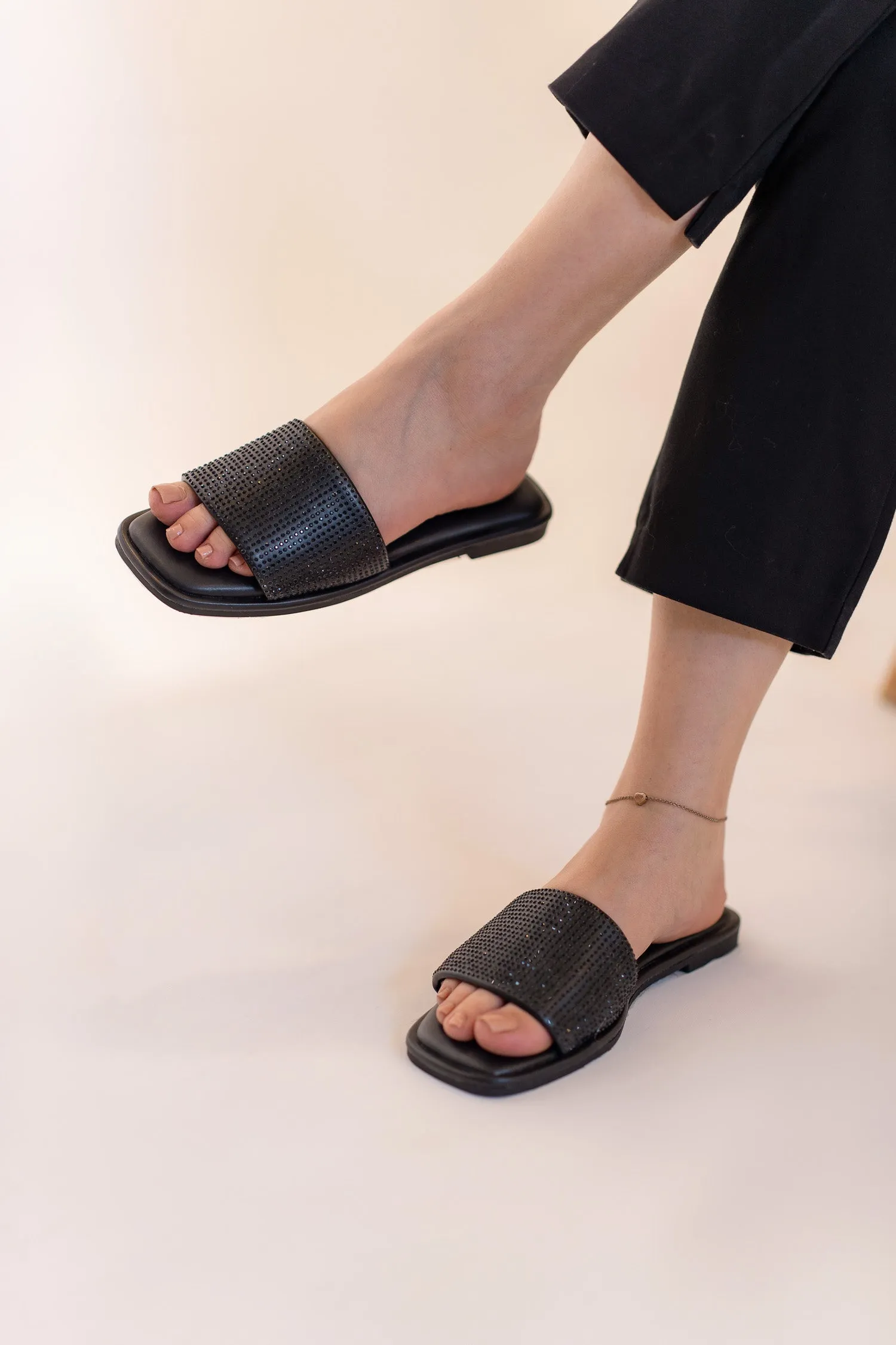 Classic Black Flat