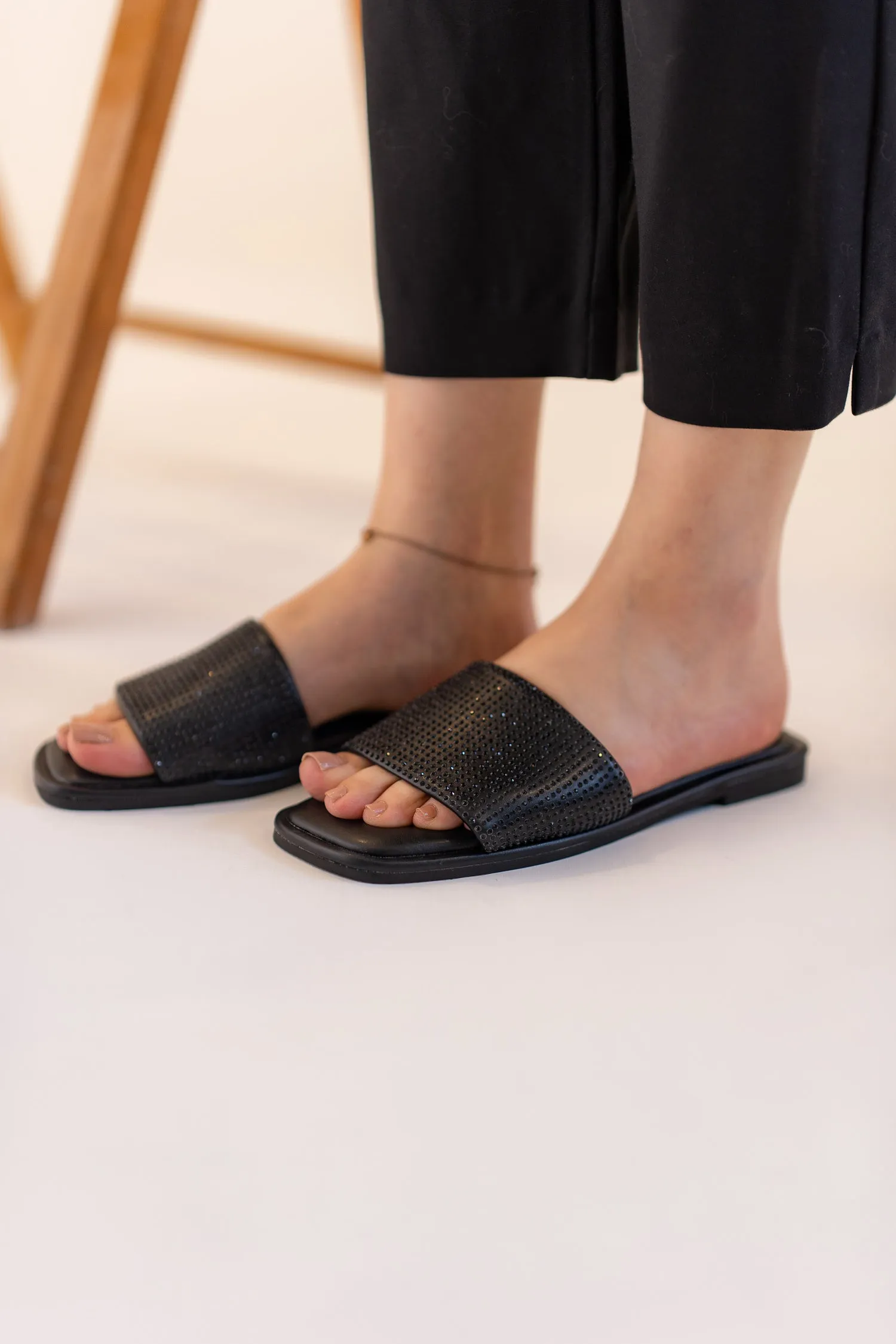 Classic Black Flat