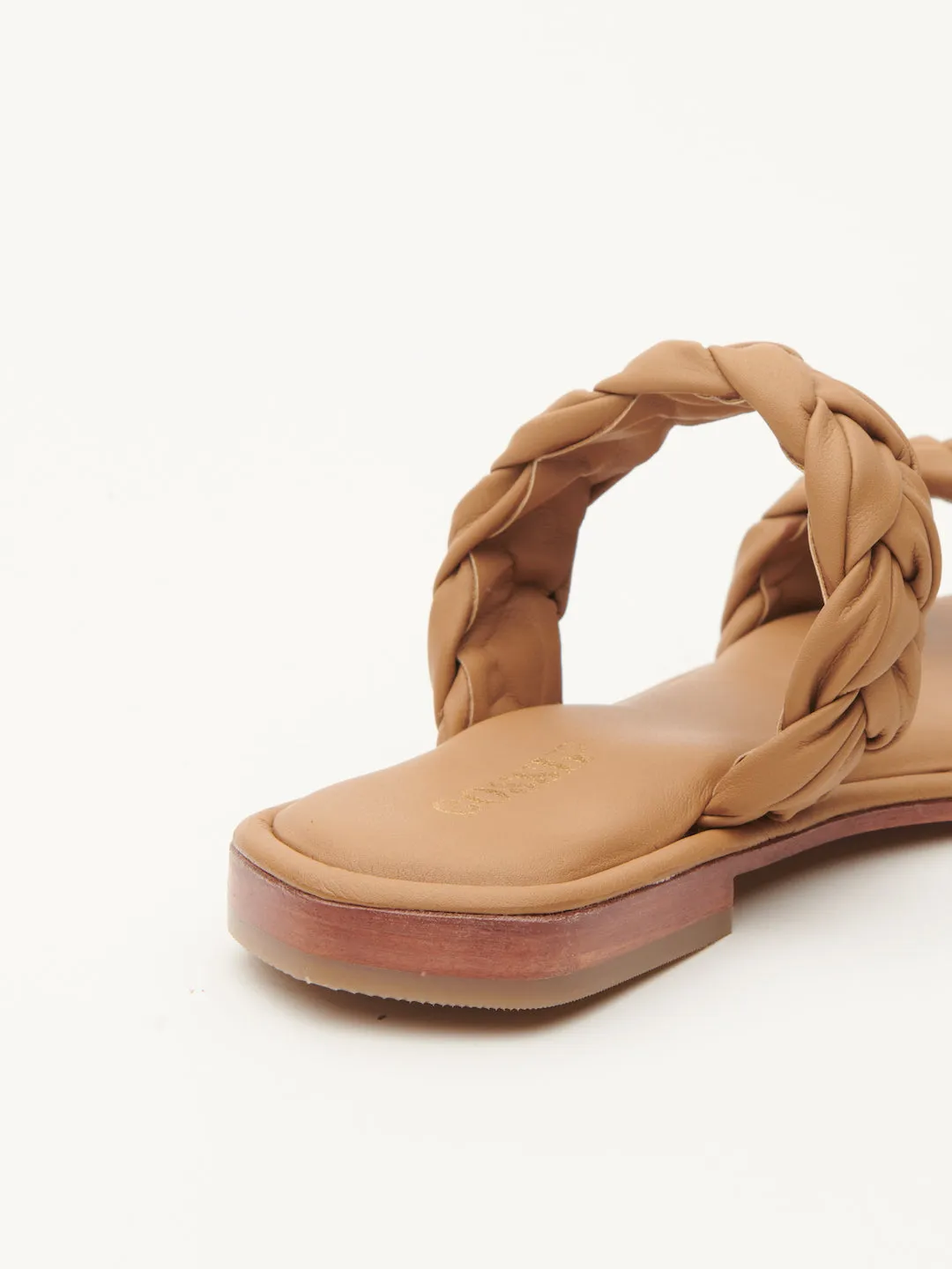CLASSIC WOVEN FLATS