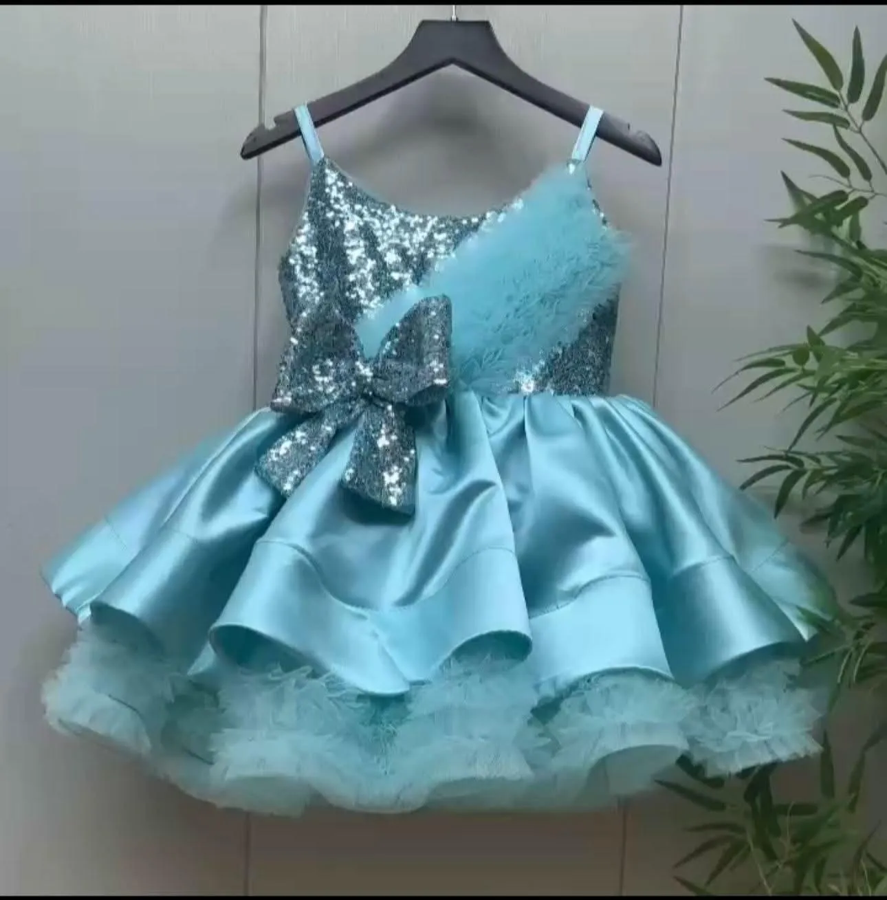 Elegant flower Dress Feather Baby Wedding party Princess dress Colors can be customized