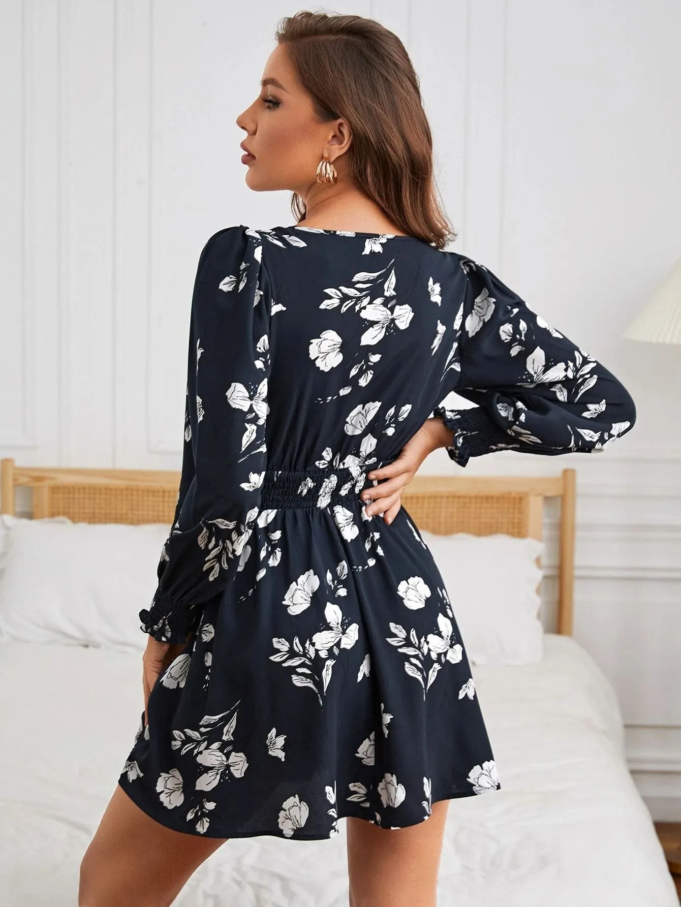 Elegant V-Neck Floral Print Lantern Sleeve Dress with Chic Style