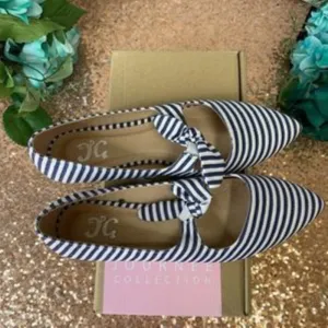 Journee Collection Women's Martina Flats