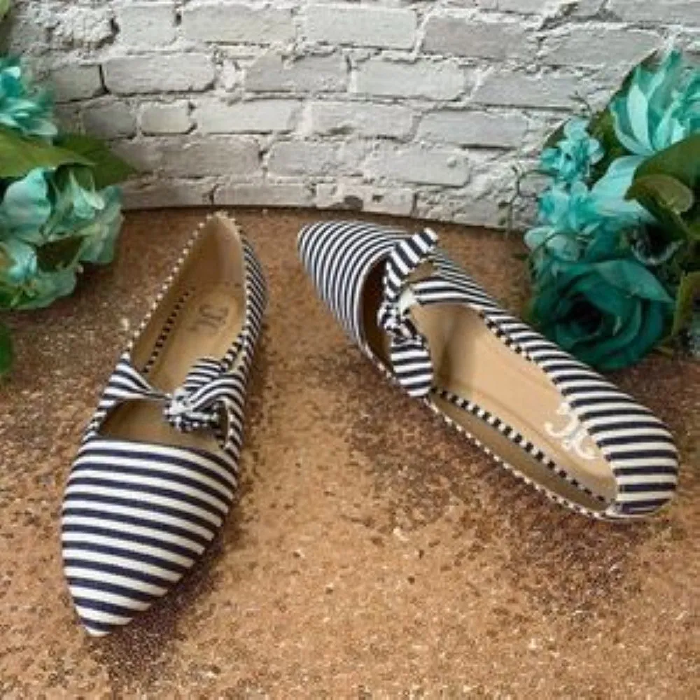 Journee Collection Women's Martina Flats