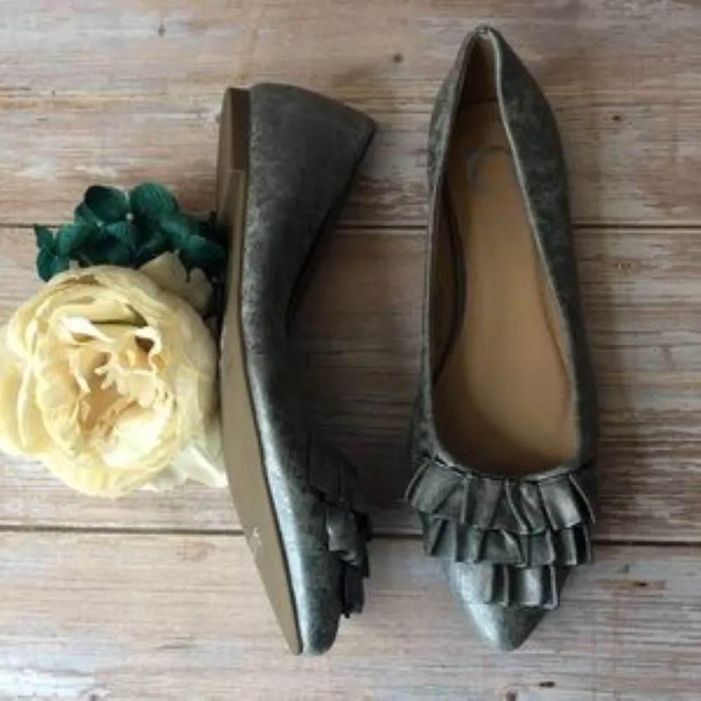 JOURNEE Judy Pewter Faux Leather Ruffled Flats 7M