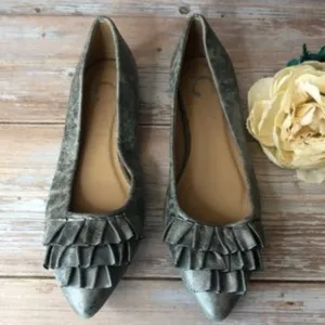 JOURNEE Judy Pewter Faux Leather Ruffled Flats 7M