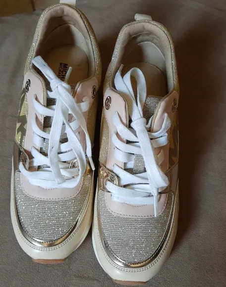 Michael Kors big girl sport sneaker, size 4