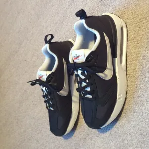Nike Air Max Dawn (GS) Black DH3157-002 Junior Trainers Size 3.5 Youth
