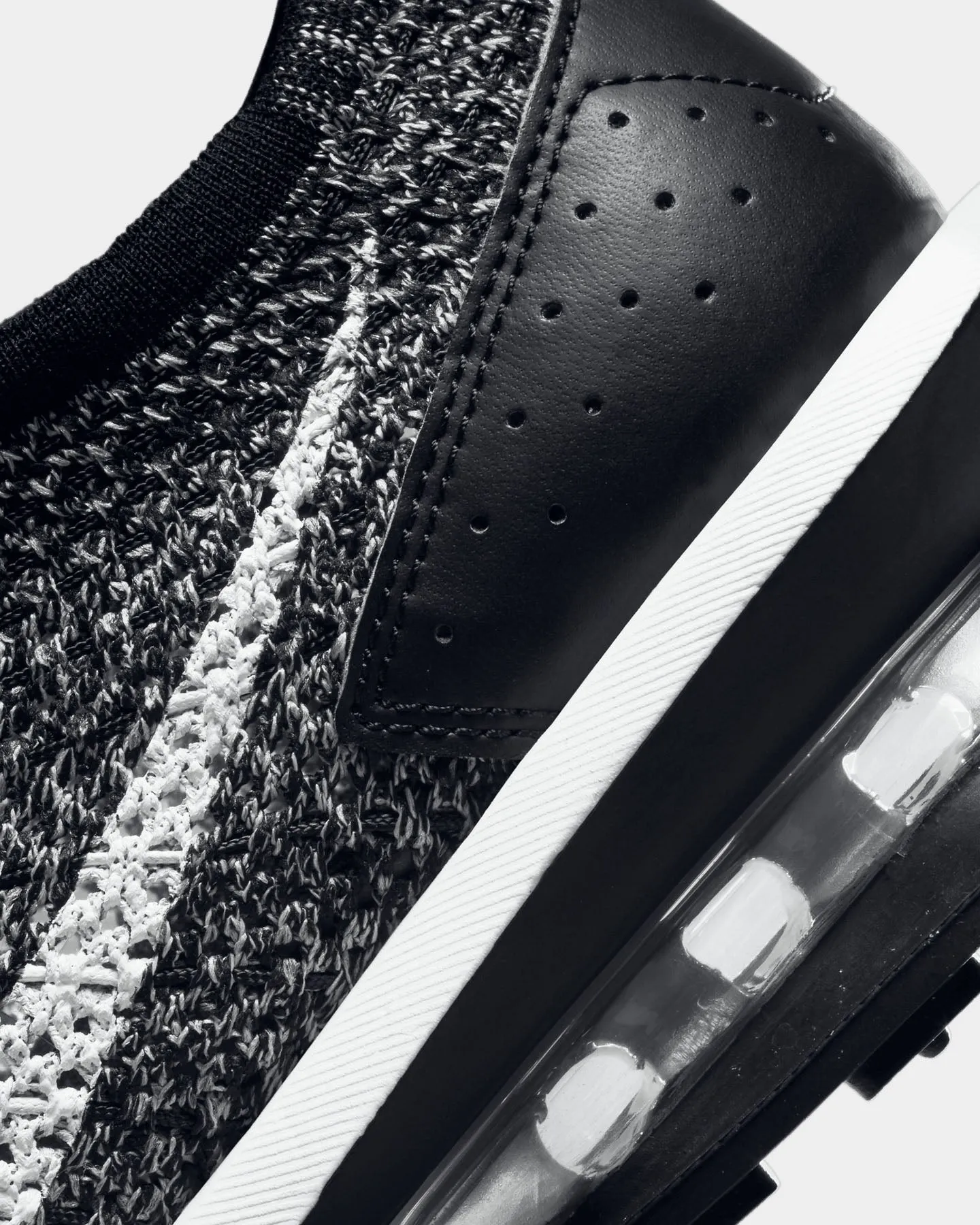 Nike Women's Air Max FlyKnit Racer Shoes Black/White