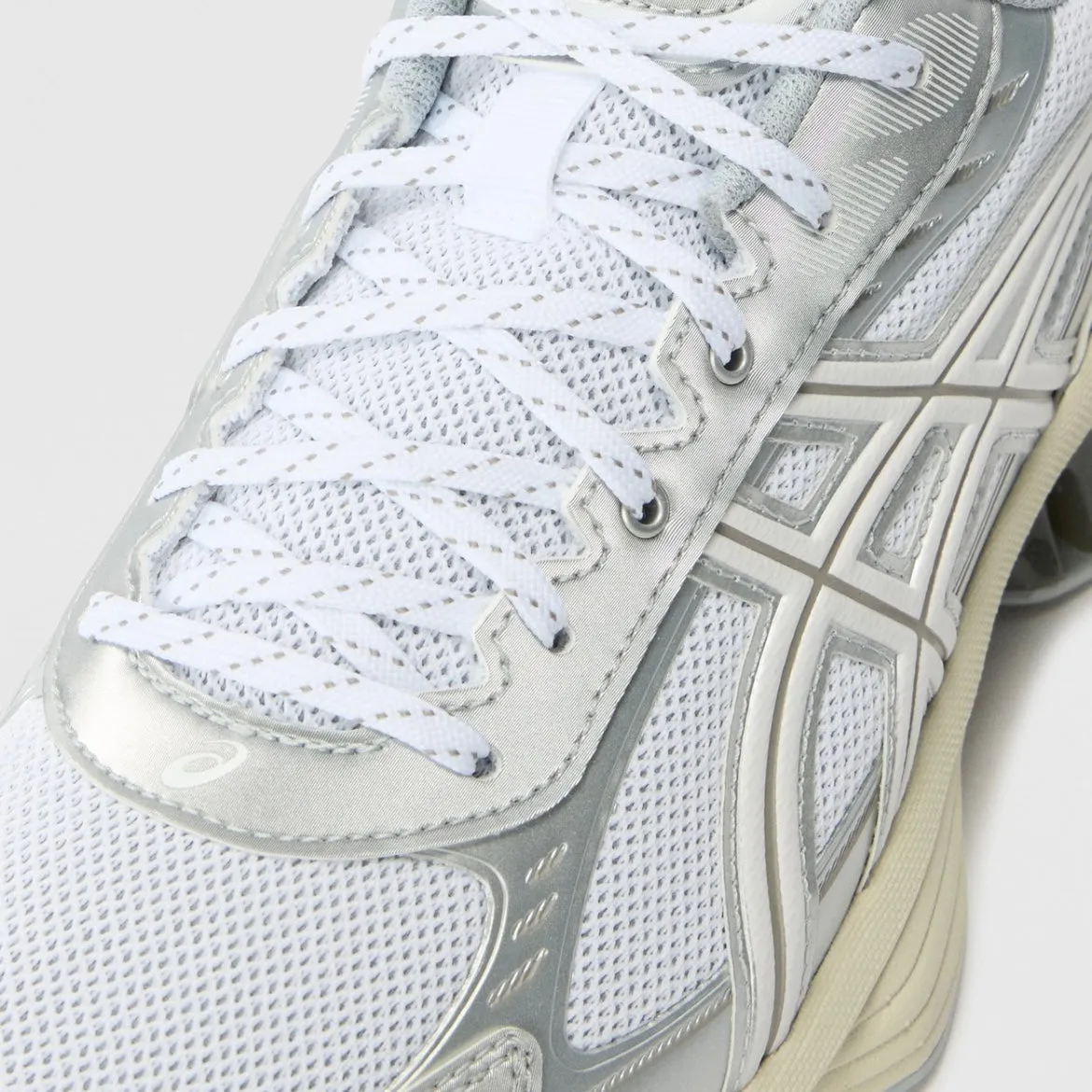Sneaker running Asics Gel-Kinetic Fluent in pelle e tessuto con gel grigio