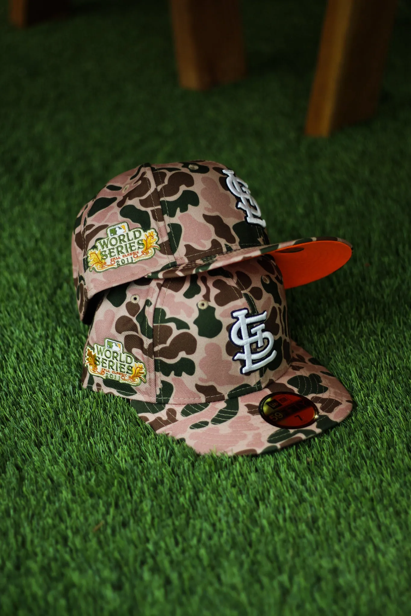 ST LOUIS CARDINALS DUCK CAMO FITTED W/ ORANGE UNDER VISOR