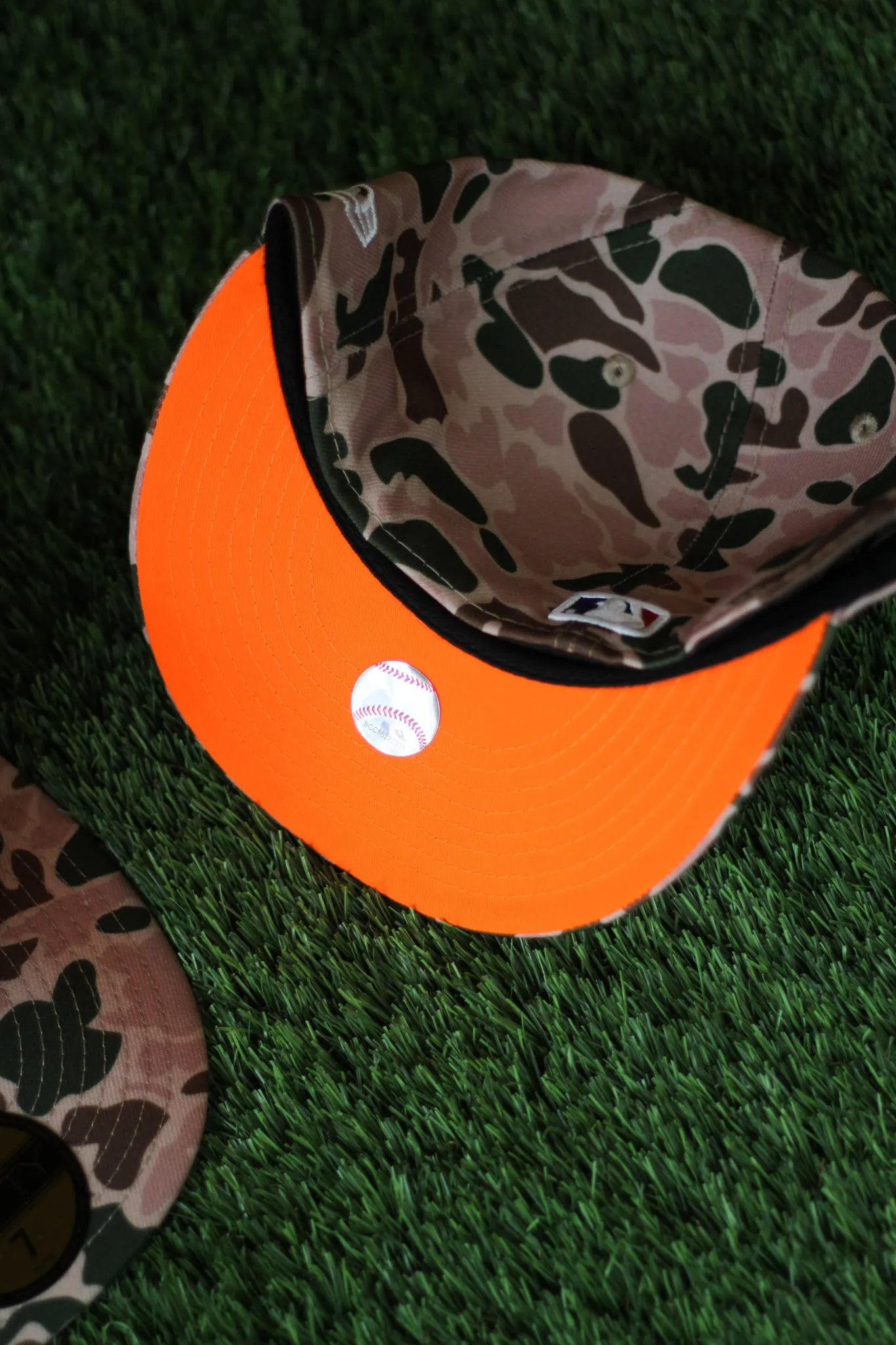 ST LOUIS CARDINALS DUCK CAMO FITTED W/ ORANGE UNDER VISOR