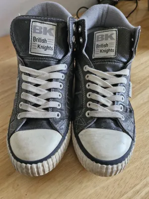 Trainers, 15 years old / Heavily Worn / Medium Scented / UK6