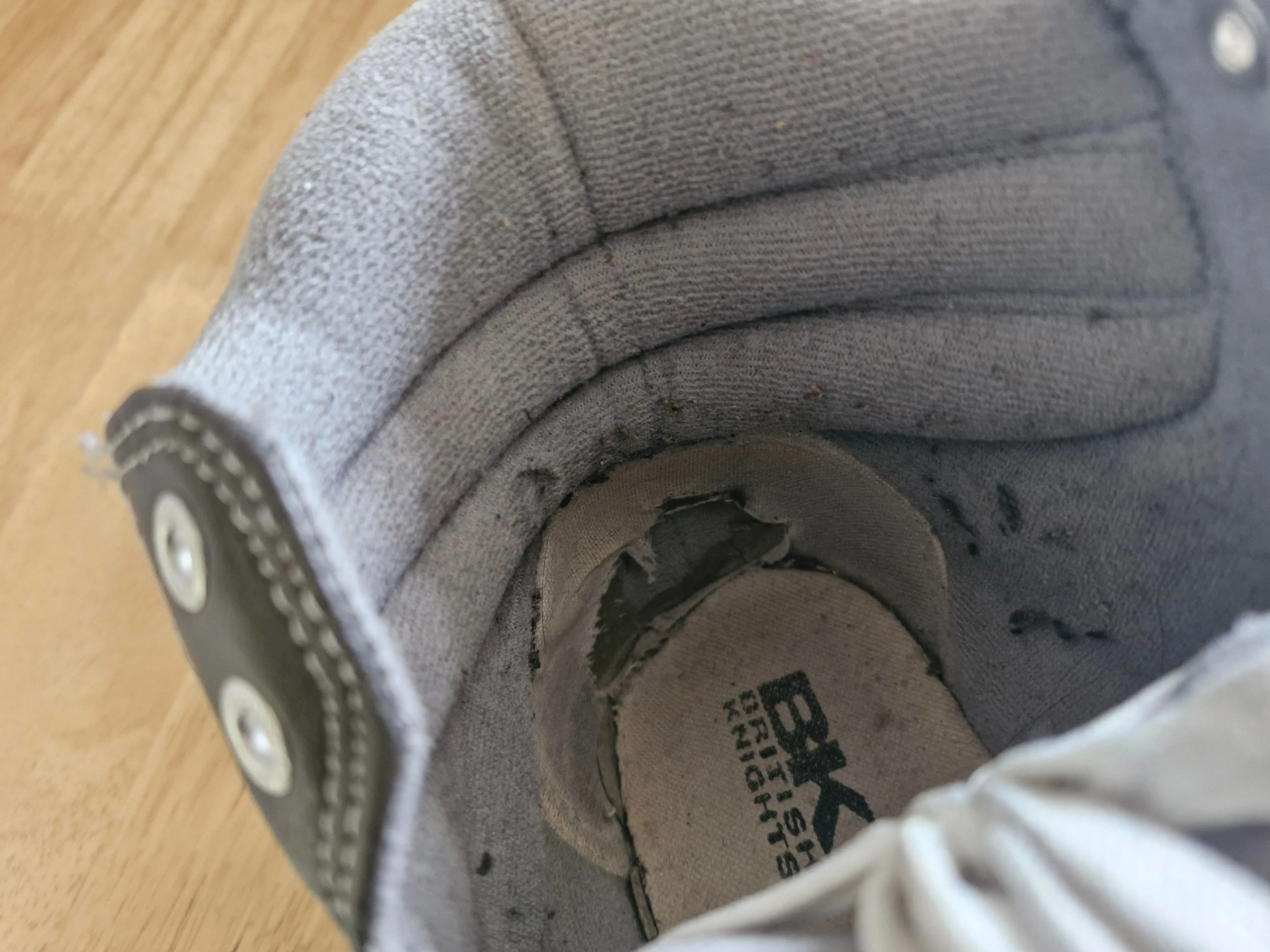 Trainers, 15 years old / Heavily Worn / Medium Scented / UK6