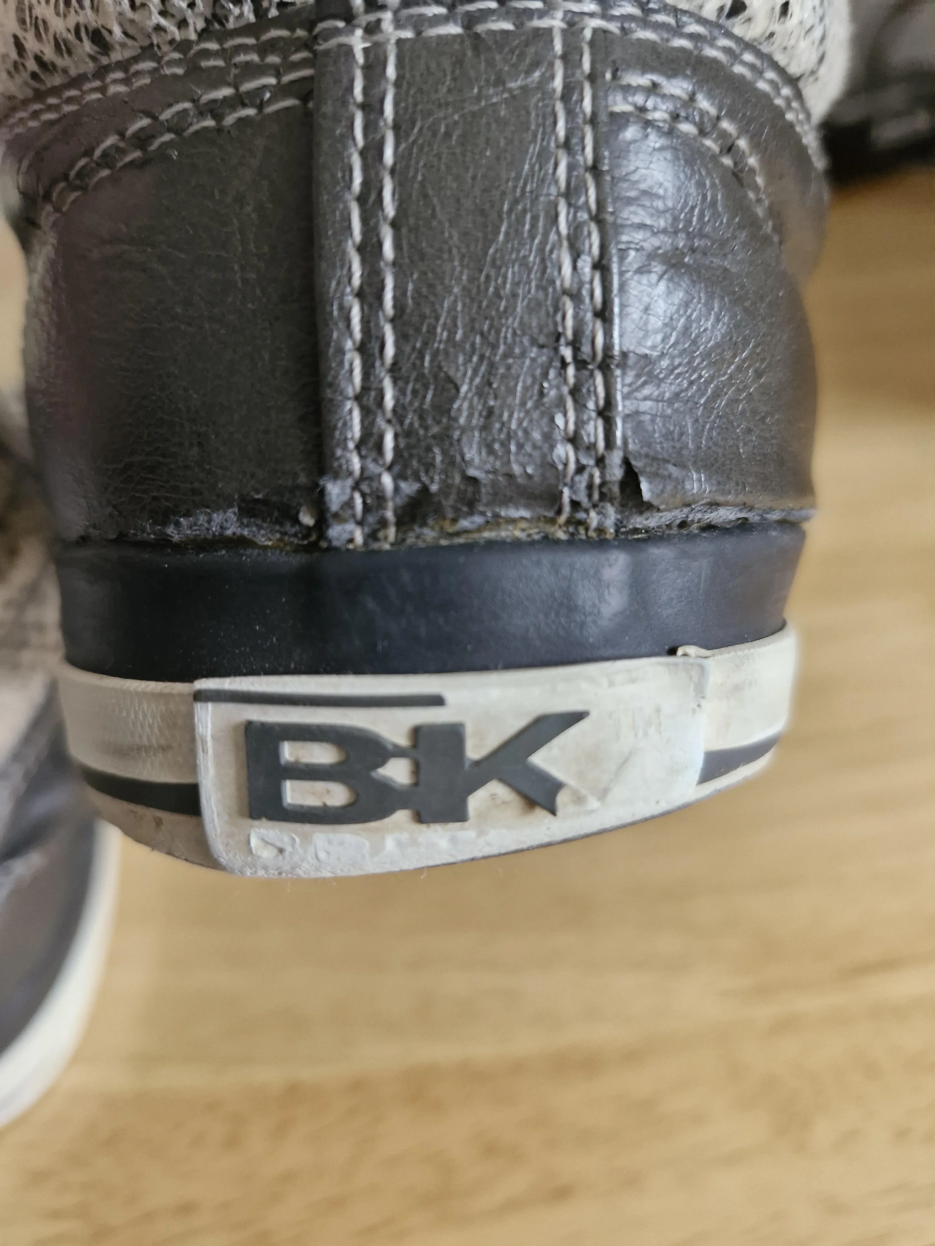Trainers, 15 years old / Heavily Worn / Medium Scented / UK6