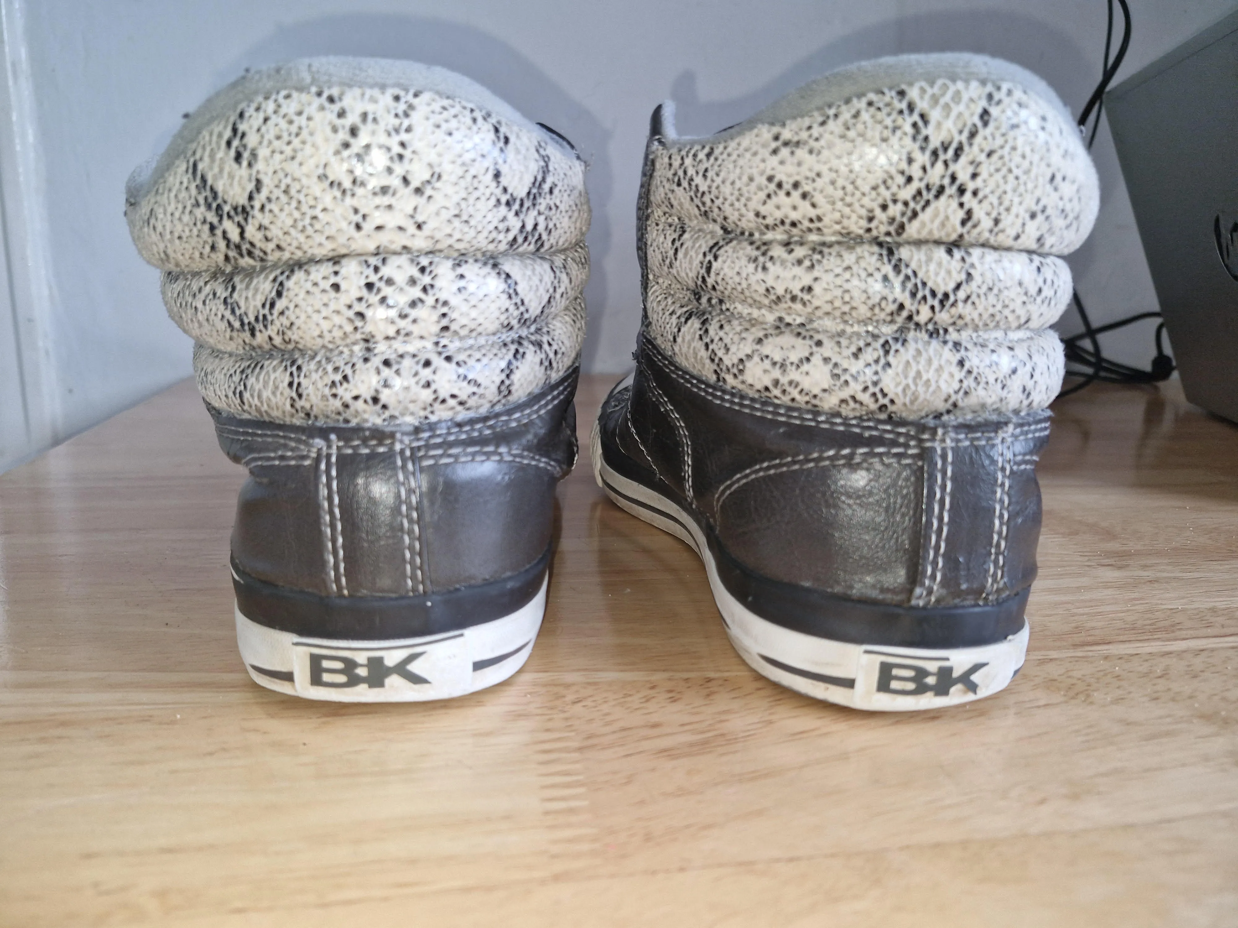 Trainers, 15 years old / Heavily Worn / Medium Scented / UK6