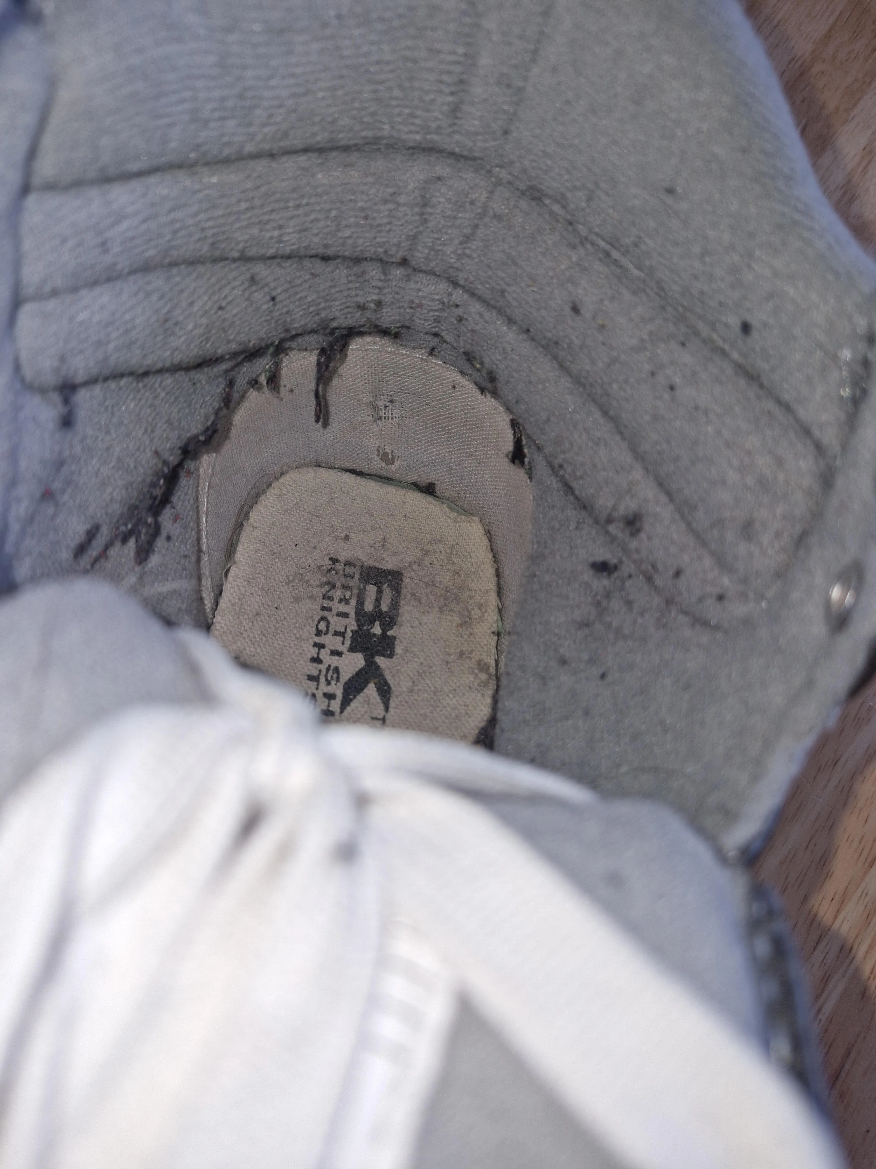 Trainers, 15 years old / Heavily Worn / Medium Scented / UK6