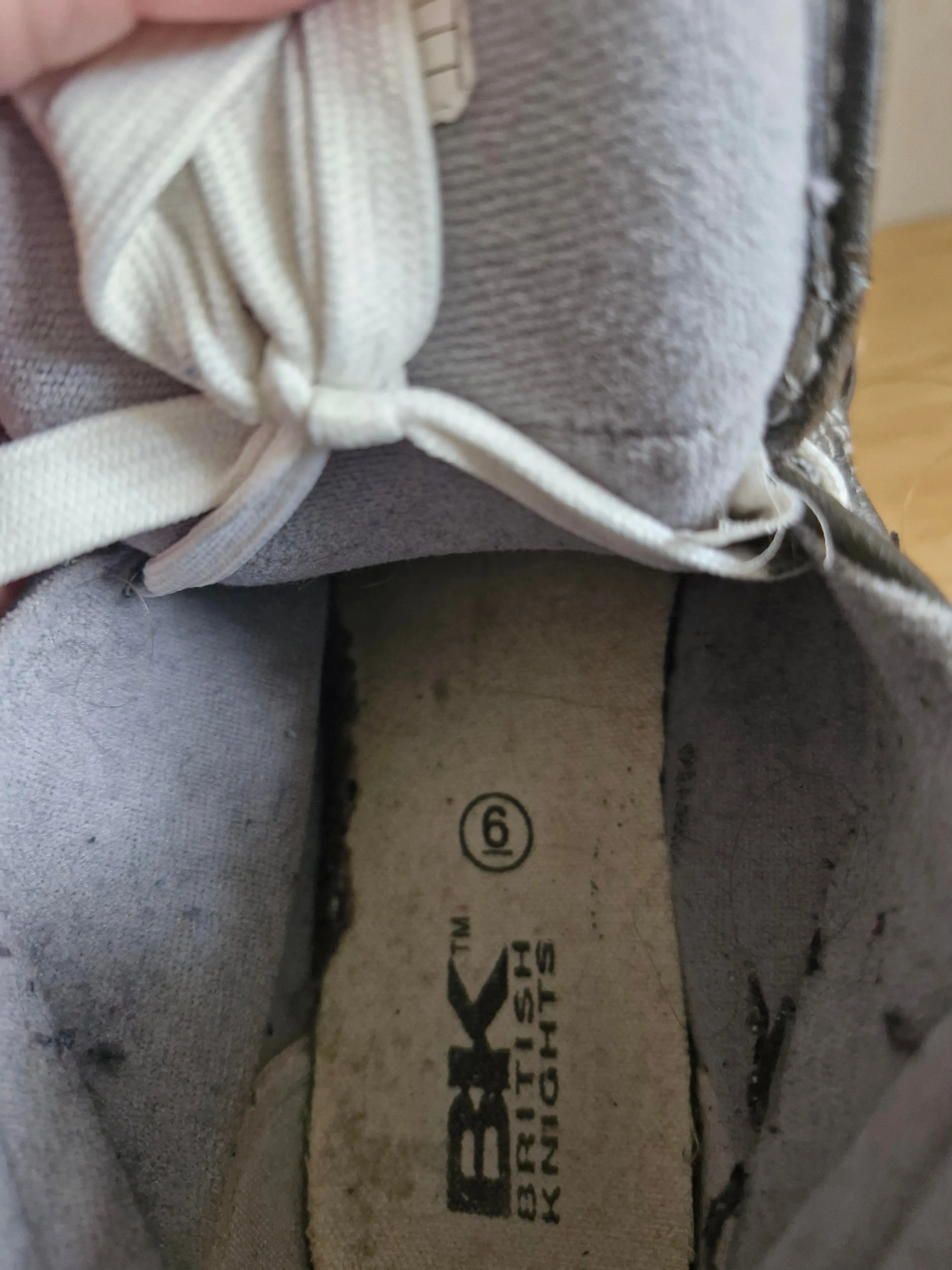 Trainers, 15 years old / Heavily Worn / Medium Scented / UK6