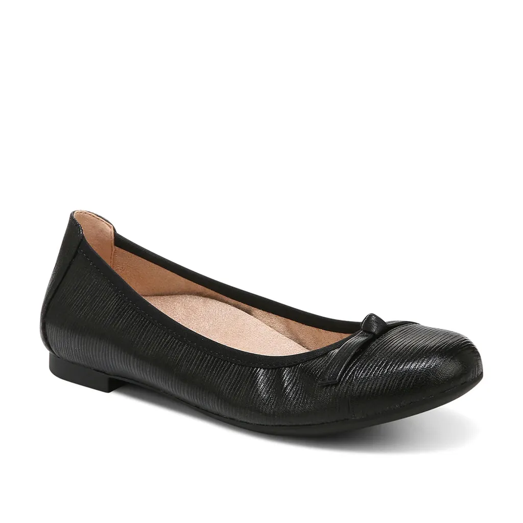 Vionic Women's Amorie Flat in Black