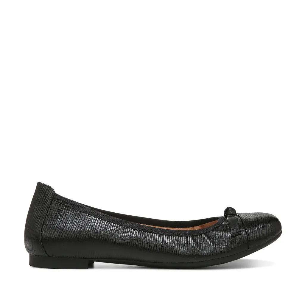 Vionic Women's Amorie Flat in Black